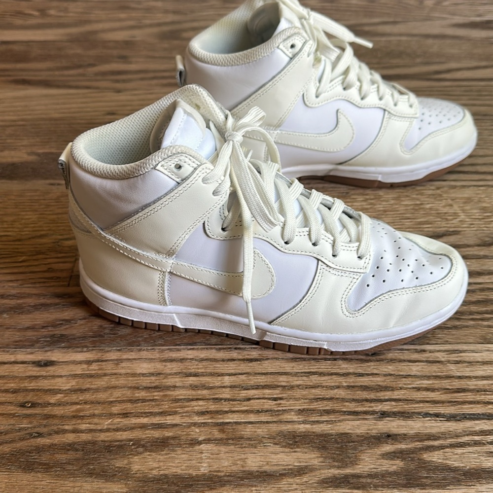 Nike Women's Dunk High Retro Casual Sneakers DD 1869 White Size 6 EUC - Picture 4 of 9